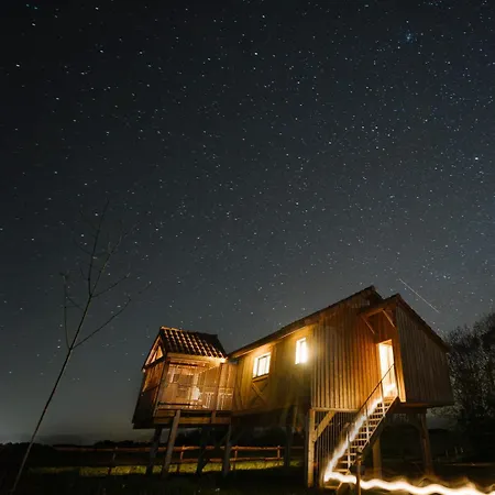 Les Du Lizon אכסניה