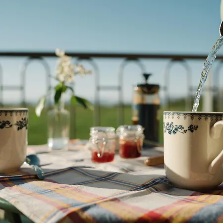 Les Du Lizon אכסניה