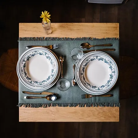 Les Du Lizon אכסניה