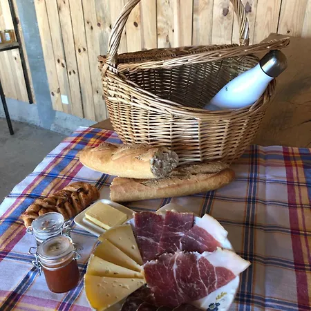 Les Du Lizon אכסניה